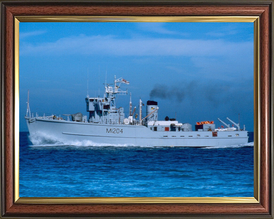 HMS Stubbington M1204 | Photo Print | Framed Print | Ton Class | Minesweeper | Royal Navy Hampshire Prints