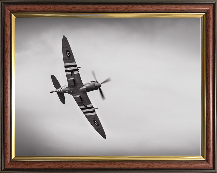 RAF Spitfire Black and White Photo Print - Royal Air Force Aircraft Hampshire Prints 10 x 8 Classic Frame No