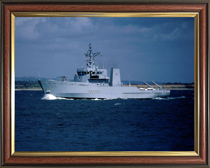 HMS Itchen M2009 | Photo Print | Framed Print | River Class | Minesweeper | Royal Navy Hampshire Prints