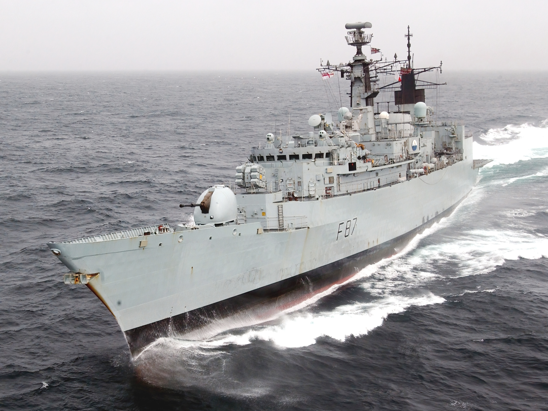 HMS Chatham (F87) Royal Navy Type 22 Frigate Underway Port Bow View Photo Print Wall Art Decor Posters, Prints, & Visual Artwork Hampshire Prints 6 x 4 No Frame No