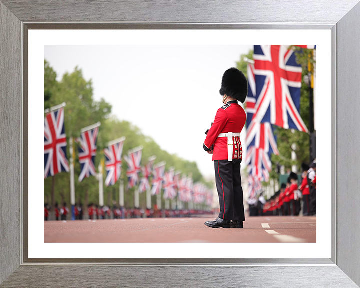 British Army Guardsman on The Mall London Photo Print Wall Art Military Decor Posters, Prints, & Visual Artwork Hampshire Prints 10 x 8 Silver Frame Yes