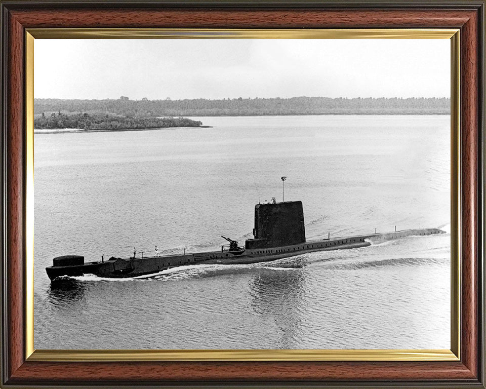 HMS Andrew (P423) Photo Print - High Port Side View - Royal Navy Amphion Class Submarine Posters, Prints, & Visual Artwork Hampshire Prints 10 x 8 Classic Frame No