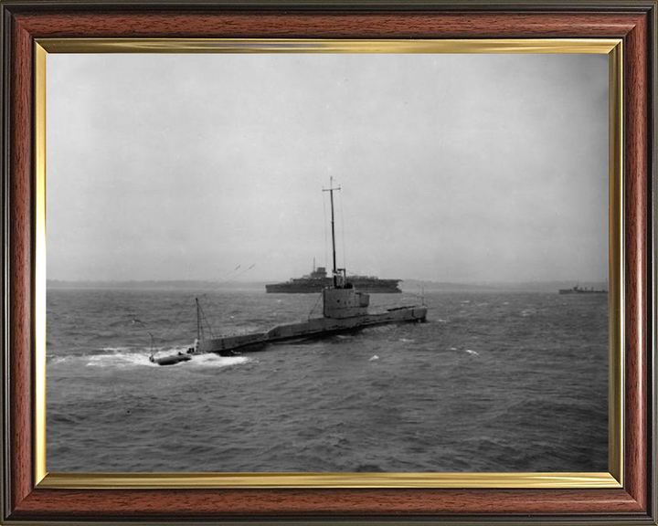 HMS Phoenix (N96) Photo Print - Underway - Royal Navy Parthian Class Submarine Posters, Prints, & Visual Artwork Hampshire Prints 10 x 8 Classic Frame No