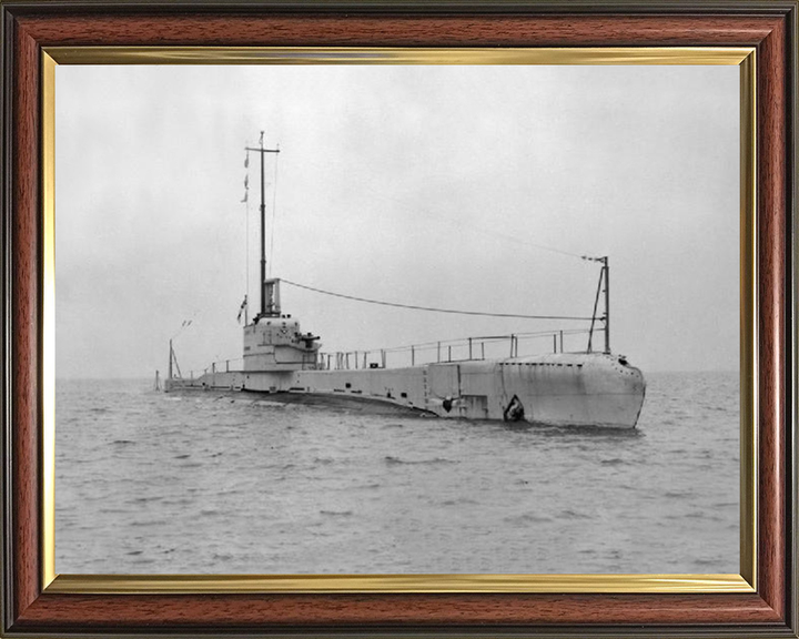 HMS Rainbow (N16) Photo Print - Starboard Bow View - Royal Navy Rainbow Class Submarine Posters, Prints, & Visual Artwork Hampshire Prints 10 x 8 Classic Frame No