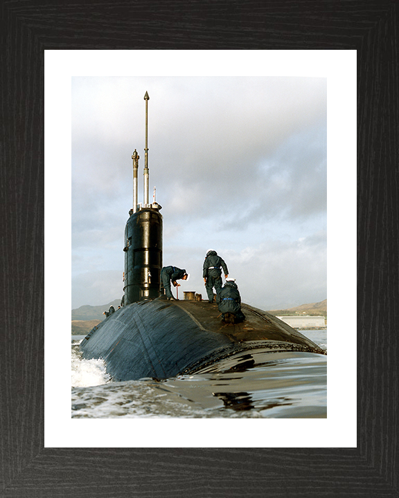 HMS Sceptre (S104) Photo Print - Clyde 1995 - Royal Navy Swiftsure Class Submarine Posters, Prints, & Visual Artwork Hampshire Prints 10 x 8 Black Frame Yes