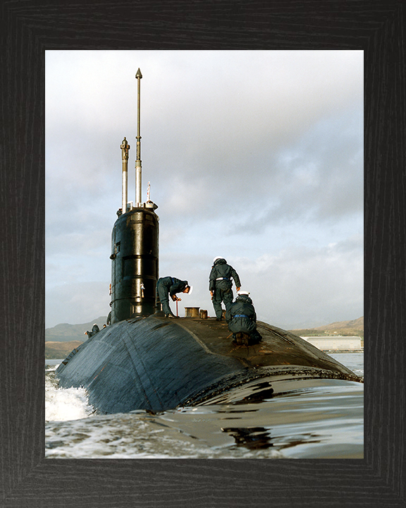 HMS Sceptre (S104) Photo Print - Clyde 1995 - Royal Navy Swiftsure Class Submarine Posters, Prints, & Visual Artwork Hampshire Prints 10 x 8 Black Frame No