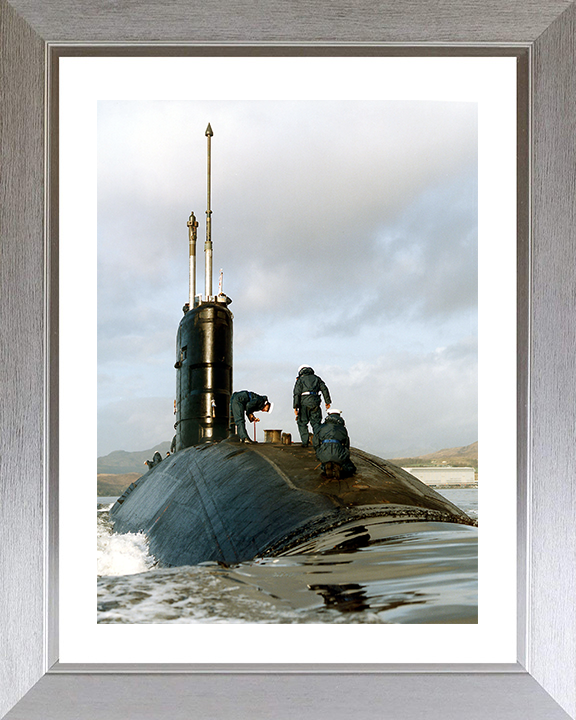HMS Sceptre (S104) Photo Print - Clyde 1995 - Royal Navy Swiftsure Class Submarine Posters, Prints, & Visual Artwork Hampshire Prints 10 x 8 Silver Frame Yes