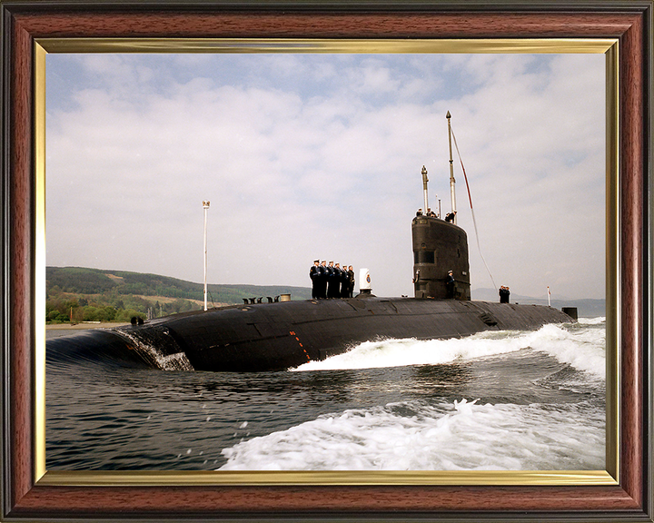 HMS Sceptre (S104) Swiftsure Class Submarine Photo Print Faslane 1997 Royal Navy Wall Art Naval Decor Posters, Prints, & Visual Artwork Hampshire Prints 10 x 8 Classic Frame No