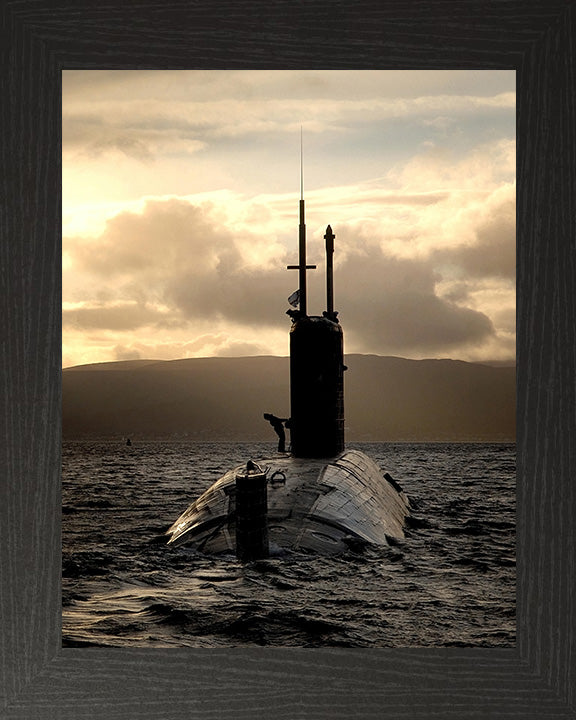 HMS Sceptre (S104) Photo Print - Stern View - Royal Navy Swiftsure Class Submarine Posters, Prints, & Visual Artwork Hampshire Prints 10 x 8 Black Frame No