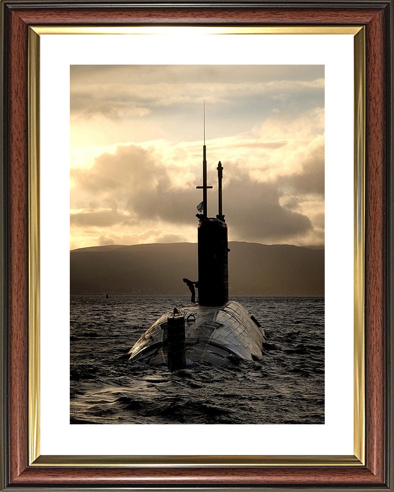 HMS Sceptre (S104) Photo Print - Stern View - Royal Navy Swiftsure Class Submarine Posters, Prints, & Visual Artwork Hampshire Prints 10 x 8 Classic Frame Yes