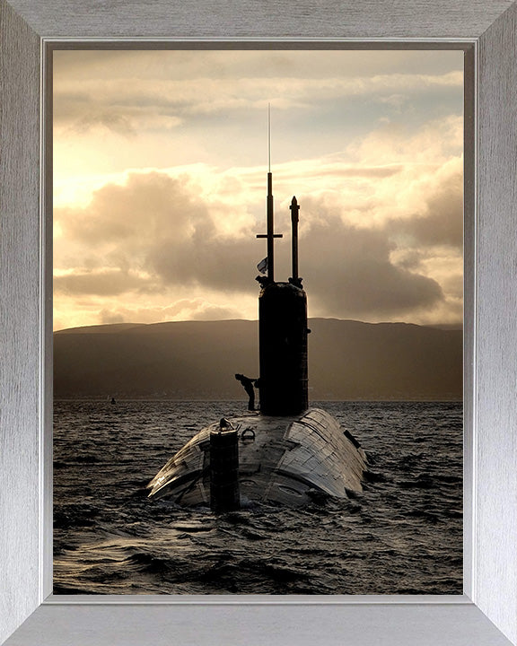 HMS Sceptre (S104) Photo Print - Stern View - Royal Navy Swiftsure Class Submarine Posters, Prints, & Visual Artwork Hampshire Prints 10 x 8 Silver Frame No