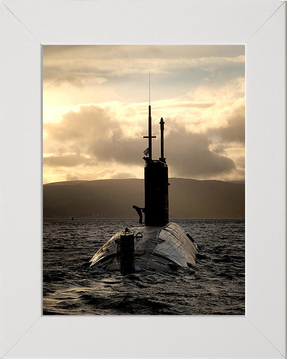 HMS Sceptre (S104) Photo Print - Stern View - Royal Navy Swiftsure Class Submarine Posters, Prints, & Visual Artwork Hampshire Prints 10 x 8 White Frame No