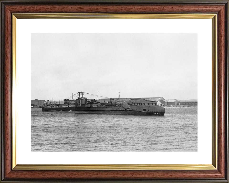 HMS Seraph (P219) Photo Print - Starboard View - Royal Navy S Class Submarine Posters, Prints, & Visual Artwork Hampshire Prints 10 x 8 Classic Frame Yes