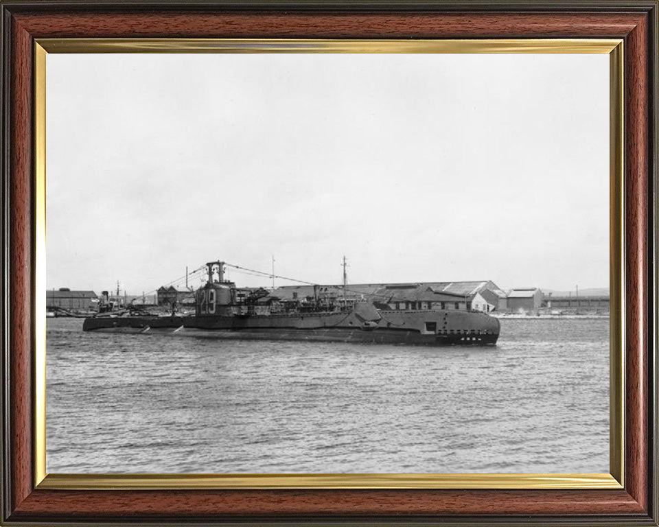 HMS Seraph (P219) Photo Print - Starboard View - Royal Navy S Class Submarine Posters, Prints, & Visual Artwork Hampshire Prints 10 x 8 Classic Frame No