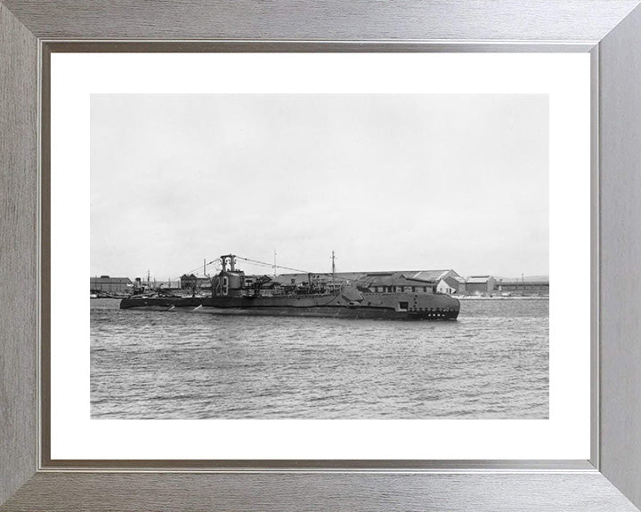 HMS Seraph (P219) Photo Print - Starboard View - Royal Navy S Class Submarine Posters, Prints, & Visual Artwork Hampshire Prints 10 x 8 Silver Frame Yes