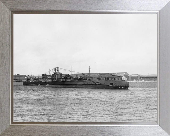 HMS Seraph (P219) Photo Print - Starboard View - Royal Navy S Class Submarine Posters, Prints, & Visual Artwork Hampshire Prints 10 x 8 Silver Frame No