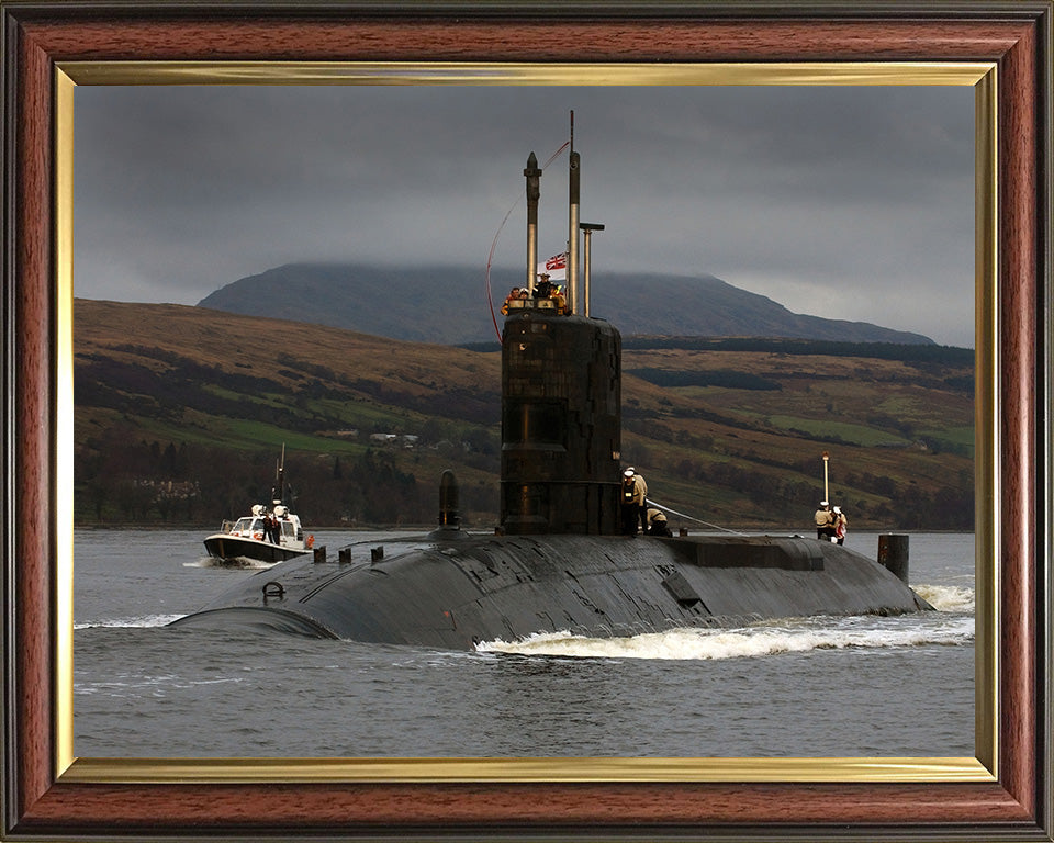 HMS Spartan (S105) Photo Print - Entering Harbour - Royal Navy Swiftsure Class Submarine Posters, Prints, & Visual Artwork Hampshire Prints 10 x 8 Classic Frame No