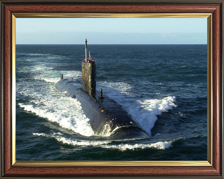 HMS Splendid (S106) Photo Print - Low Starboard Bow View - Royal Navy Swiftsure Class Submarine Posters, Prints, & Visual Artwork Hampshire Prints 10 x 8 Classic Frame No