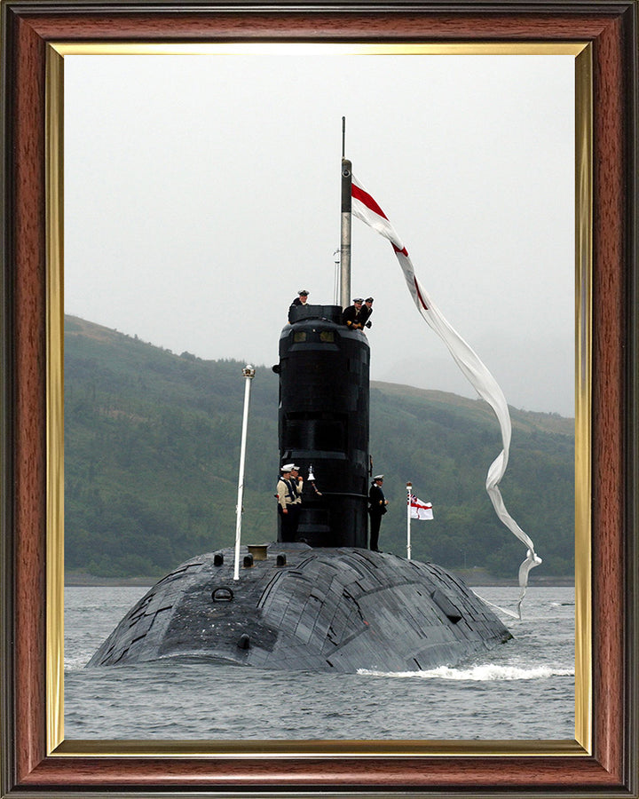 HMS Splendid (S106) Photo Print - Paying Off - Royal Navy Swiftsure Class Submarine Posters, Prints, & Visual Artwork Hampshire Prints 10 x 8 Classic Frame No