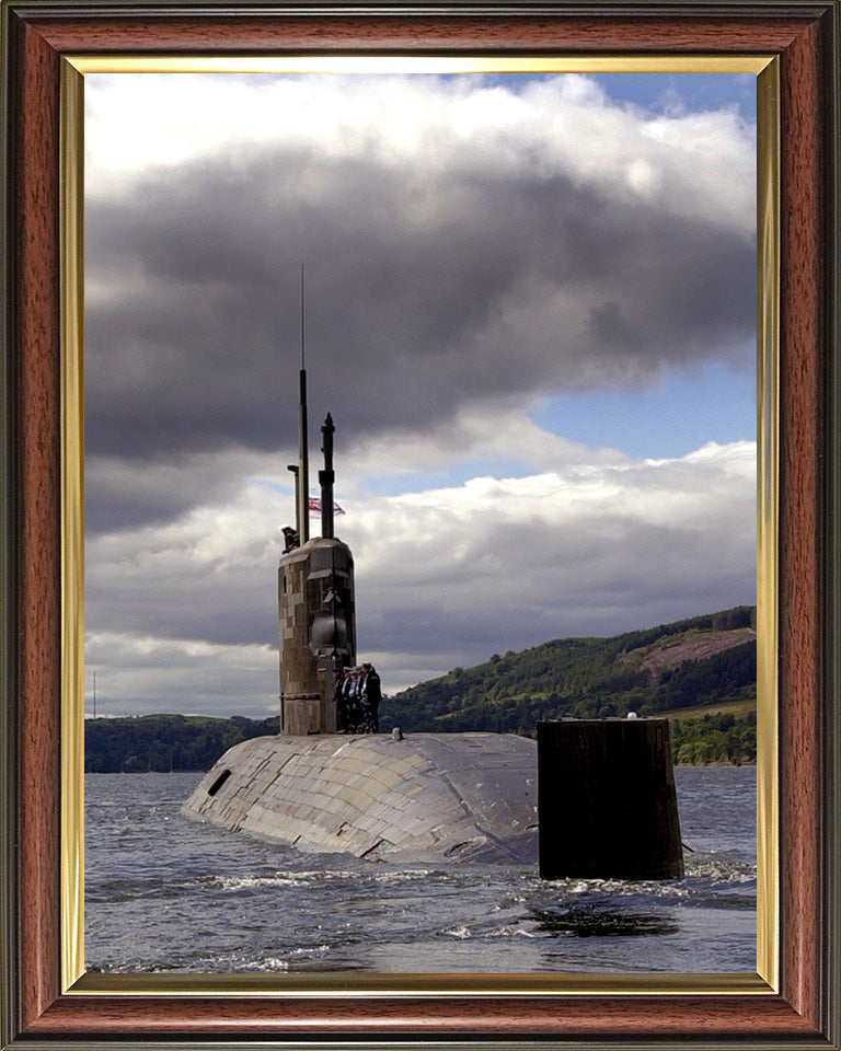 HMS Superb (S109) Photo Print - Stern View - Royal Navy Swiftsure Class Submarine Posters, Prints, & Visual Artwork Hampshire Prints 10 x 8 Classic Frame No