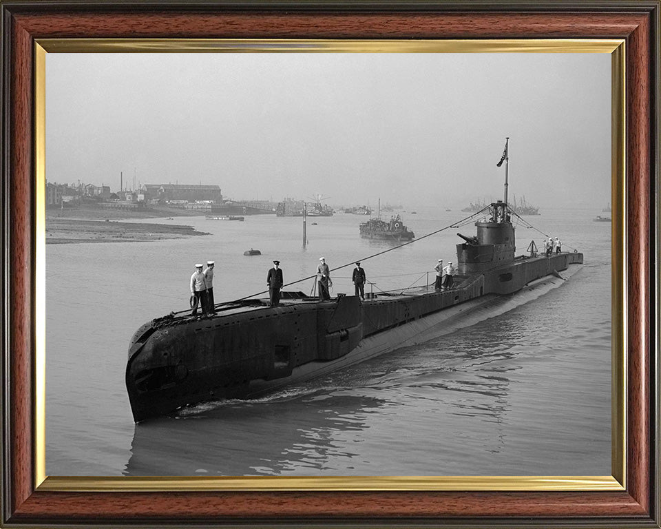 HMS Taku (N38) Photo Print - Entering Port - Royal Navy T Class Submarine Posters, Prints, & Visual Artwork Hampshire Prints 10 x 8 Classic Frame No