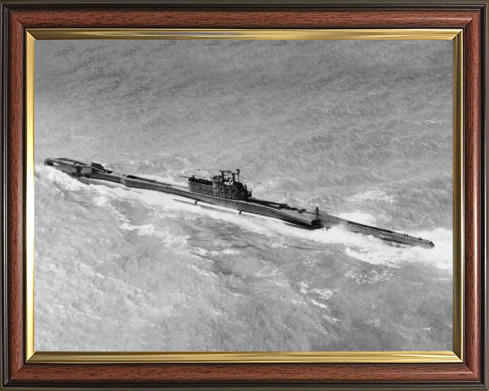 HMS Tiptoe (P332) Photo Print - From Above - Royal Navy T Class Submarine Posters, Prints, & Visual Artwork Hampshire Prints 10 x 8 Classic Frame No