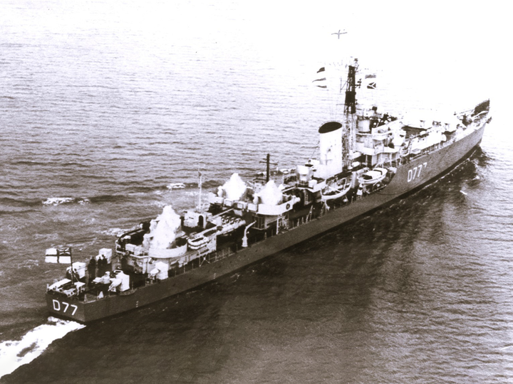 HMS Trafalgar (D77) Photo Print - At Sea - Royal Navy Battle Class Destroyer Posters, Prints, & Visual Artwork Hampshire Prints 6 x 4 No Frame No