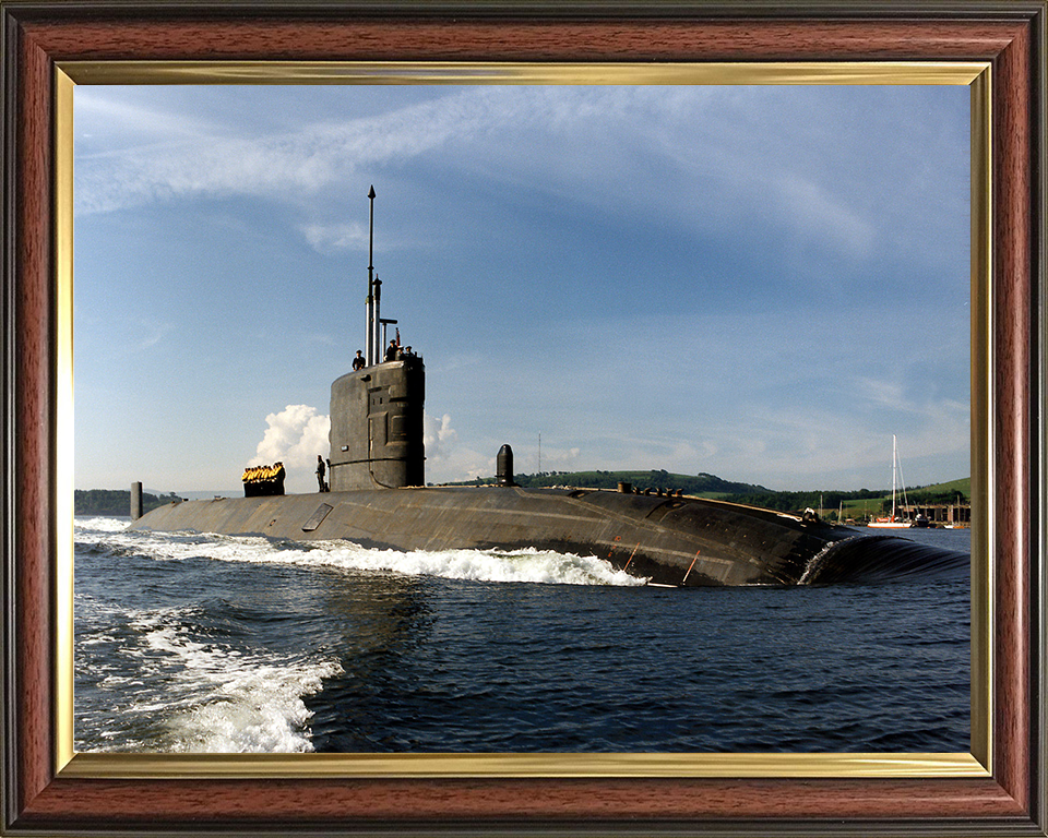 HMS Triumph (S93) Trafalgar Class Submarine Photo Print Clyde 1991 Royal Navy Wall Art Naval Decor Posters, Prints, & Visual Artwork Hampshire Prints 10 x 8 Classic Frame No