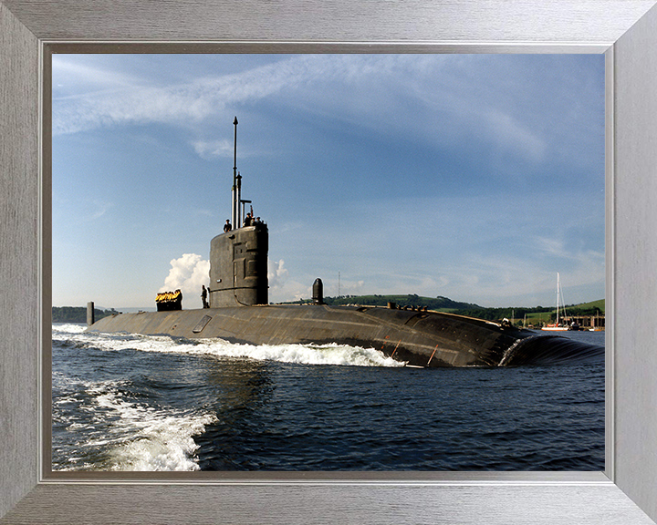 HMS Triumph (S93) Trafalgar Class Submarine Photo Print Clyde 1991 Royal Navy Wall Art Naval Decor Posters, Prints, & Visual Artwork Hampshire Prints 10 x 8 Silver Frame No
