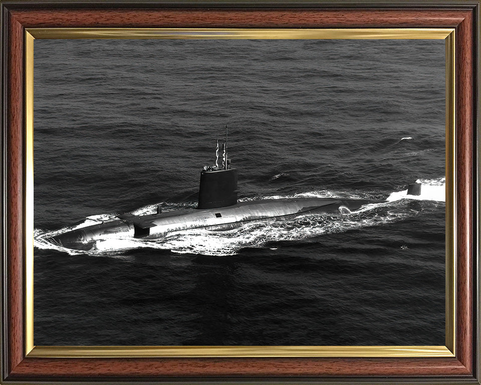 HMS Valiant (S102) Photo Print - Underway - Royal Navy Valiant Class Submarine Posters, Prints, & Visual Artwork Hampshire Prints 10 x 8 Classic Frame No