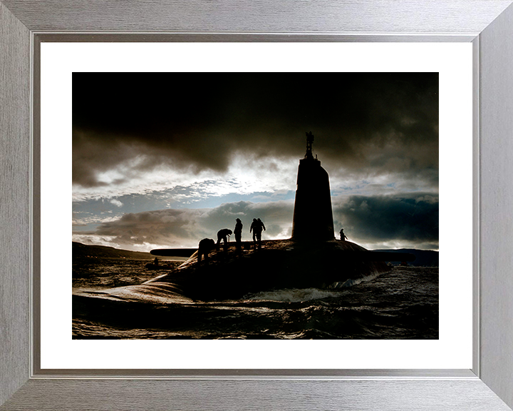 HMS Victorious (S29) Photo Print - Clyde 1995 - Royal Navy Vanguard Class Submarine Posters, Prints, & Visual Artwork Hampshire Prints 10 x 8 Silver Frame Yes