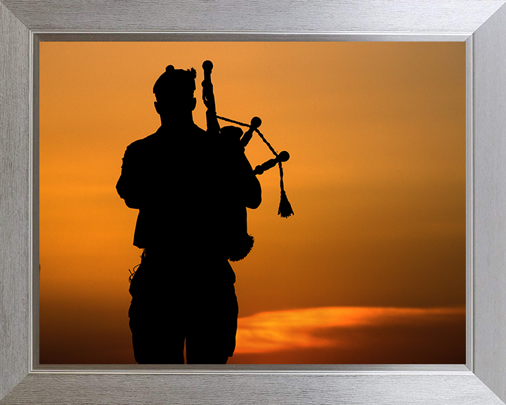 British Army Lone Bagpiper Silhouette at Sunset Photo Print Wall Art Military Decor Posters, Prints, & Visual Artwork Hampshire Prints 10 x 8 Silver Frame No
