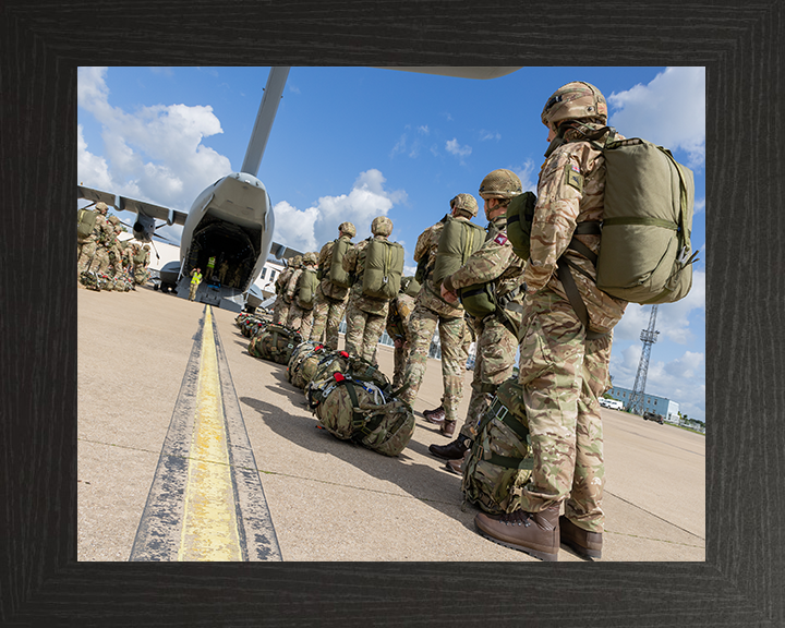 British Army Paratroopers embarking a A400M Atlas Photo Print Wall Art Military Decor Posters, Prints, & Visual Artwork Hampshire Prints 10 x 8 Black Frame No
