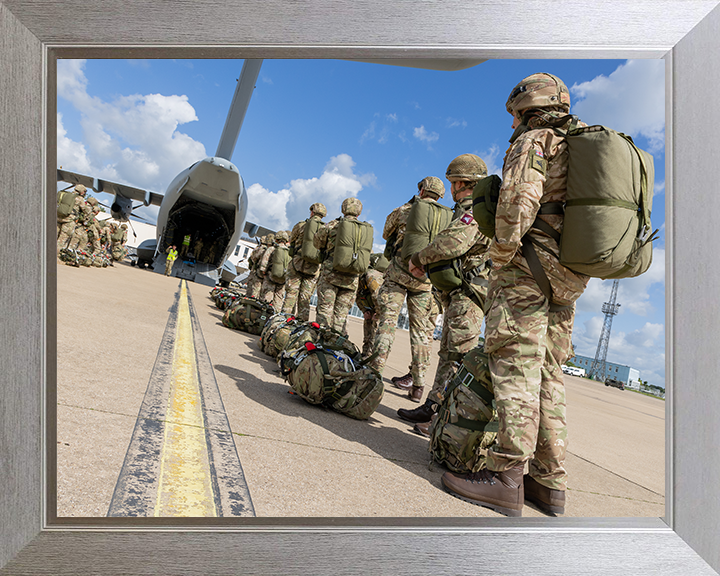 British Army Paratroopers embarking a A400M Atlas Photo Print Wall Art Military Decor Posters, Prints, & Visual Artwork Hampshire Prints 10 x 8 Silver Frame No