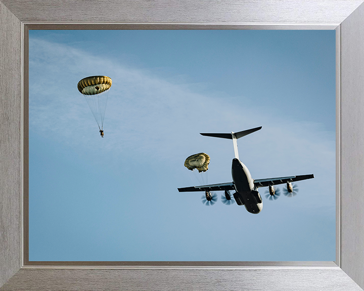 British Army Parachute Regiment Soldier Parachuting Photo Print Wall Art Military Decor Posters, Prints, & Visual Artwork Hampshire Prints 10 x 8 Silver Frame No