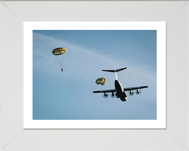 British Army Parachute Regiment Soldier Parachuting Photo Print Wall Art Military Decor Posters, Prints, & Visual Artwork Hampshire Prints 10 x 8 White Frame Yes