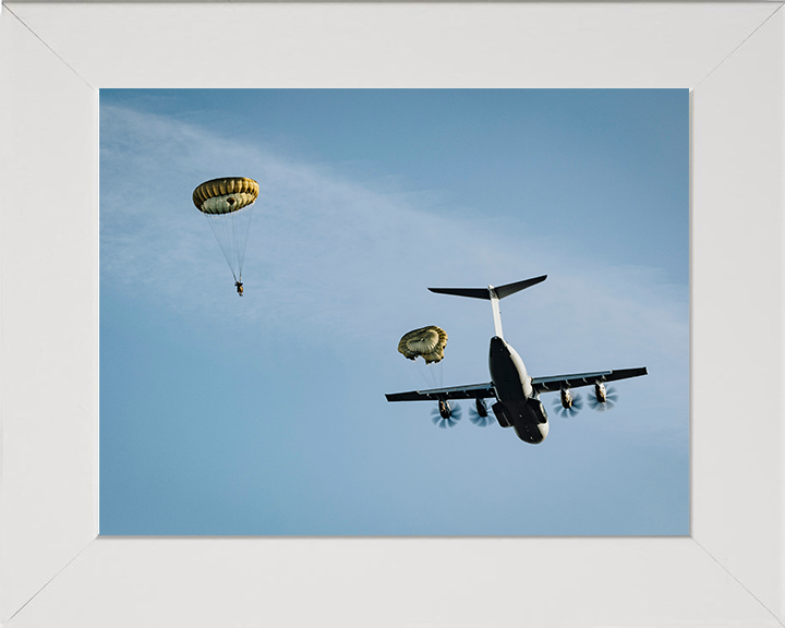 British Army Parachute Regiment Soldier Parachuting Photo Print Wall Art Military Decor Posters, Prints, & Visual Artwork Hampshire Prints 10 x 8 White Frame No