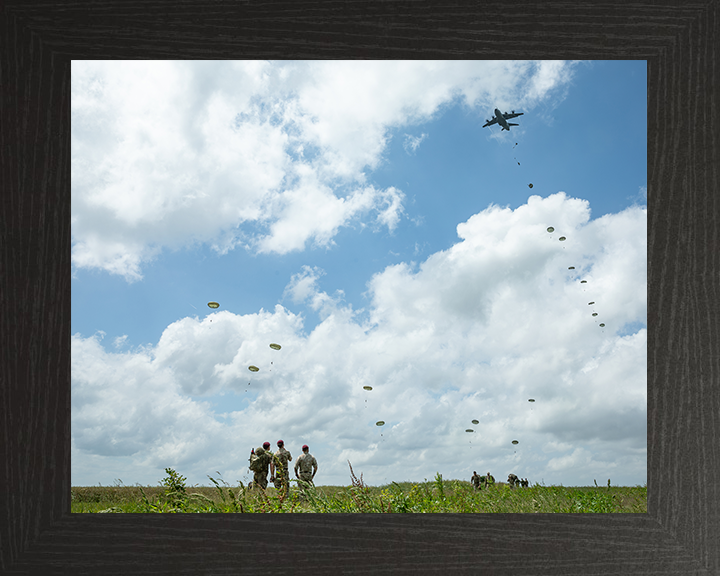 16 Air Assault Brigade Parachuting over France Photo Print – British Army Wall Art, Military Decor Posters, Prints, & Visual Artwork Hampshire Prints 10 x 8 Black Frame No