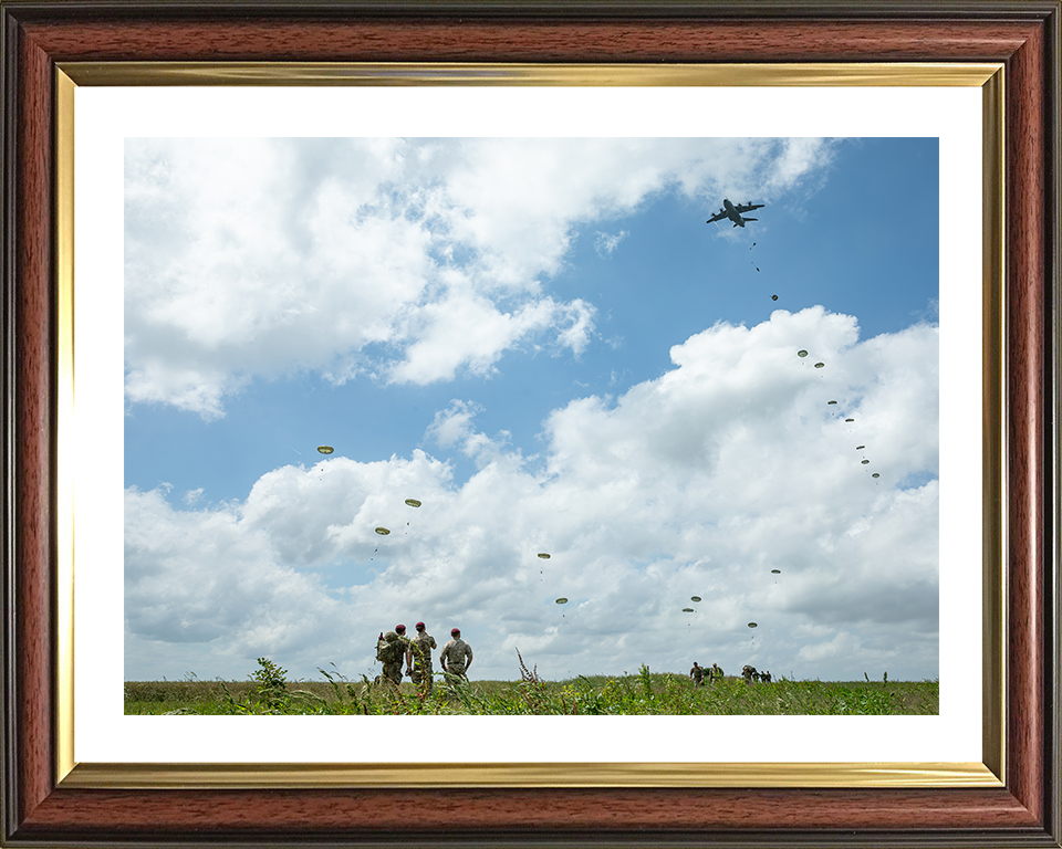 16 Air Assault Brigade Parachuting over France Photo Print – British Army Wall Art, Military Decor Posters, Prints, & Visual Artwork Hampshire Prints 10 x 8 Classic Frame Yes