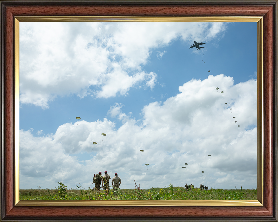 16 Air Assault Brigade Parachuting over France Photo Print – British Army Wall Art, Military Decor Posters, Prints, & Visual Artwork Hampshire Prints 10 x 8 Classic Frame No