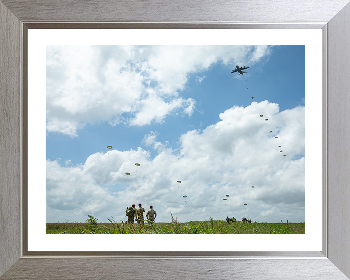 16 Air Assault Brigade Parachuting over France Photo Print – British Army Wall Art, Military Decor Posters, Prints, & Visual Artwork Hampshire Prints 10 x 8 Silver Frame Yes