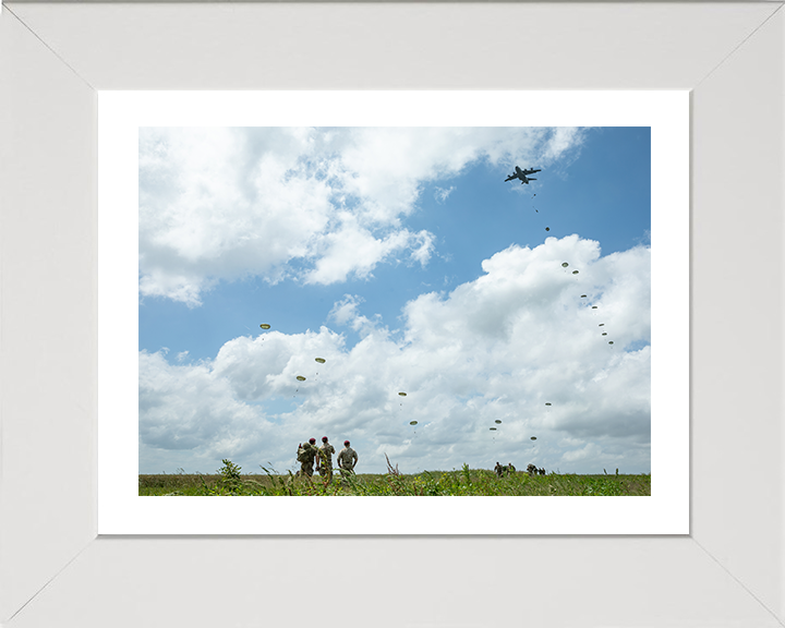 16 Air Assault Brigade Parachuting over France Photo Print – British Army Wall Art, Military Decor Posters, Prints, & Visual Artwork Hampshire Prints 10 x 8 White Frame Yes