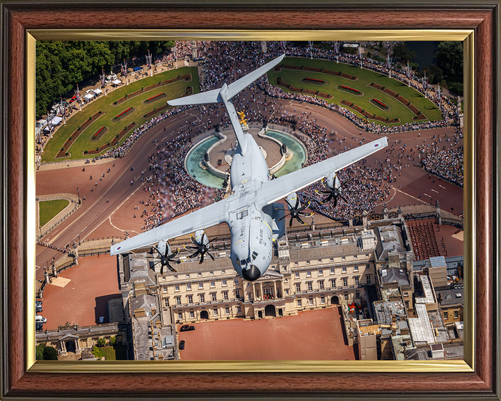RAF A400 Atlas Over Buckingham Palace Photo Print Royal Air Force Aircraft Wall Art Aviation Decor Posters, Prints, & Visual Artwork Hampshire Prints 10 x 8 Classic Frame No