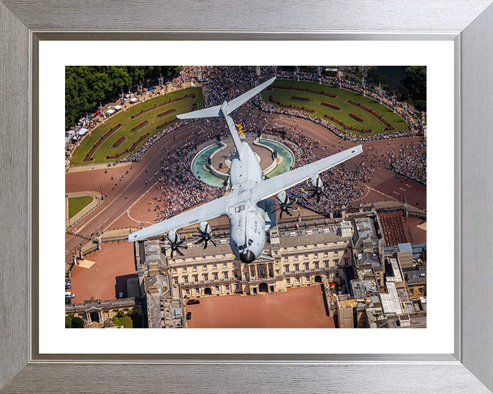 RAF A400 Atlas Over Buckingham Palace Photo Print Royal Air Force Aircraft Wall Art Aviation Decor Posters, Prints, & Visual Artwork Hampshire Prints 10 x 8 Silver Frame Yes