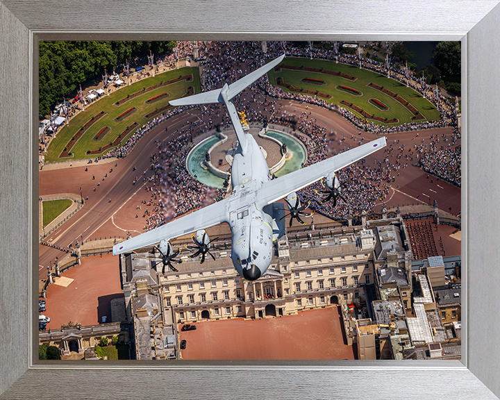 RAF A400 Atlas Over Buckingham Palace Photo Print Royal Air Force Aircraft Wall Art Aviation Decor Posters, Prints, & Visual Artwork Hampshire Prints 10 x 8 Silver Frame No
