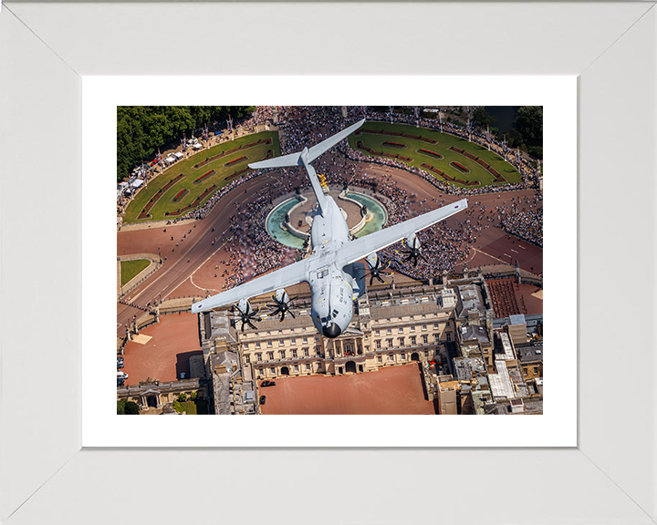 RAF A400 Atlas Over Buckingham Palace Photo Print Royal Air Force Aircraft Wall Art Aviation Decor Posters, Prints, & Visual Artwork Hampshire Prints 10 x 8 White Frame Yes