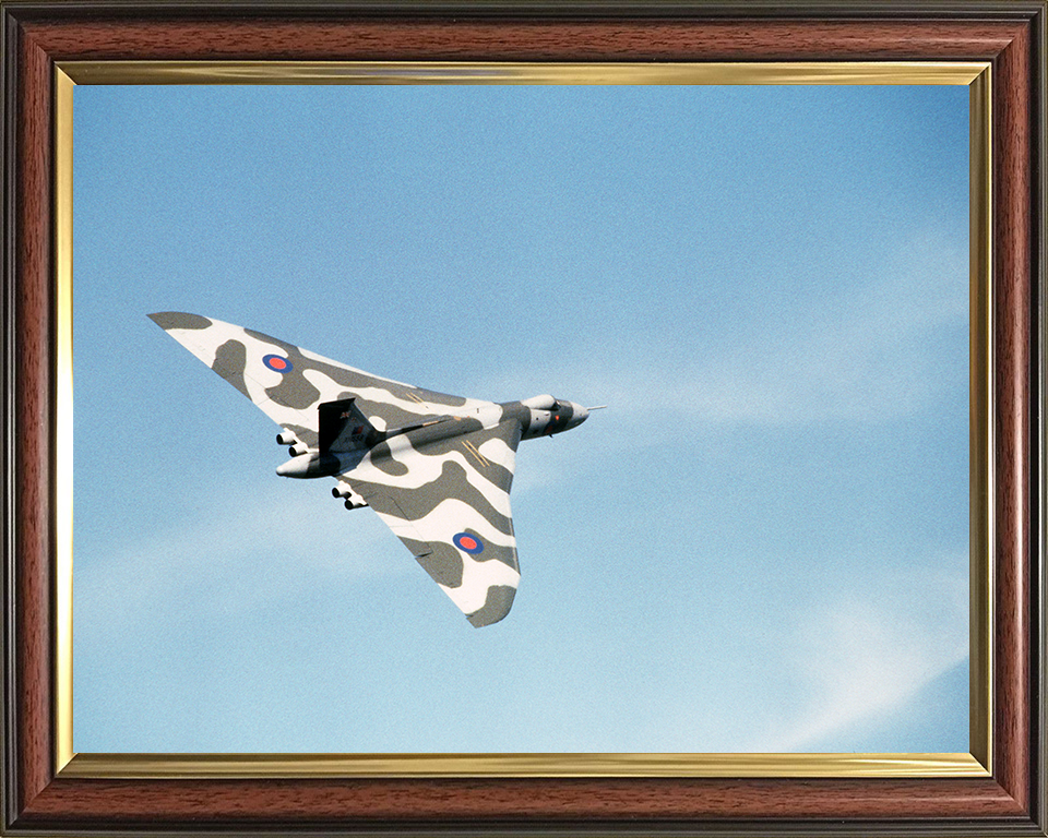 RAF Avro Vulcan Bomber Flying Photo Print Royal Air Force Aircraft Wall Art Aviation Decor Poster Posters, Prints, & Visual Artwork Hampshire Prints 10 x 8 Classic Frame No