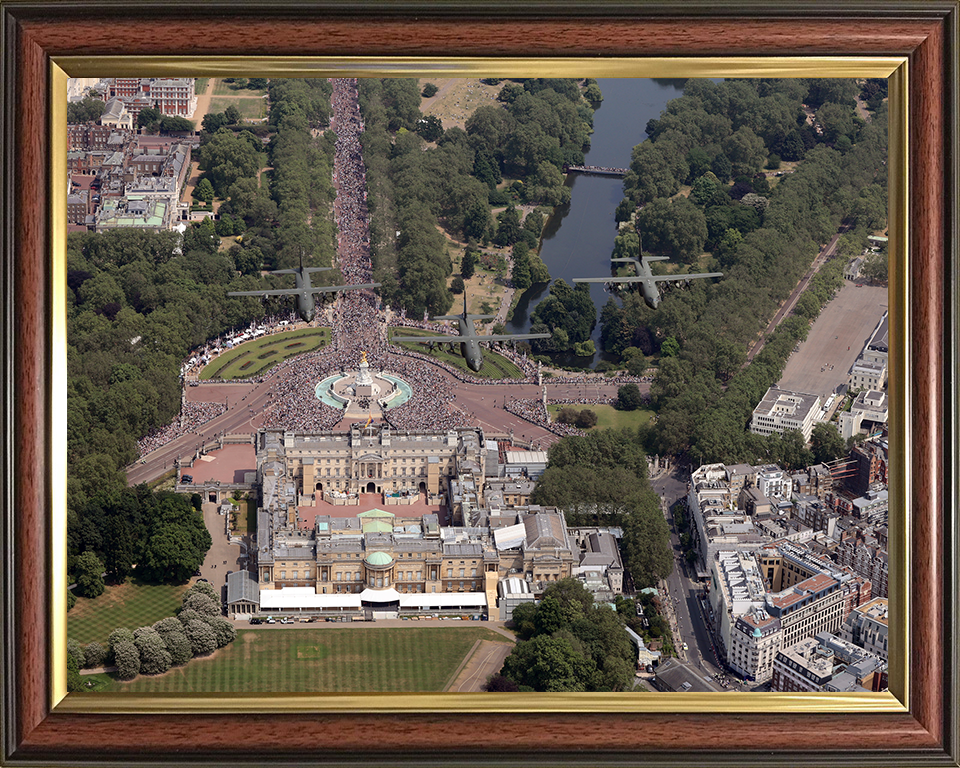 RAF C-130J Hercules over Buckingham Palace Photo Print Royal Air Force Aircraft Wall Art Aviation Decor Posters, Prints, & Visual Artwork Hampshire Prints 10 x 8 Classic Frame No