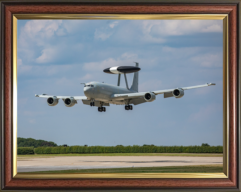 RAF E-3D Sentry Aircraft Landing Photo Print Royal Air Force Aircraft Wall Art Aviation Decor Posters, Prints, & Visual Artwork Hampshire Prints 10 x 8 Classic Frame No