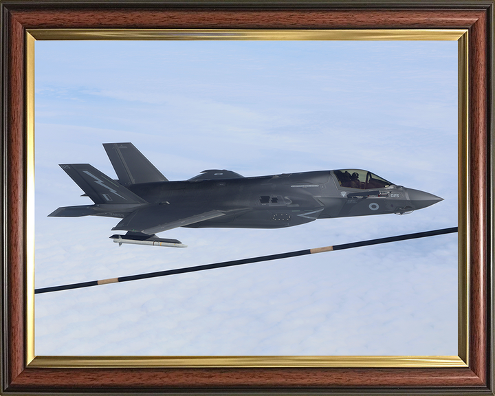 RAF F-35B Lightening awaiting refuelling Photo Print Royal Air Force Aircraft Wall Art Aviation Decor Posters, Prints, & Visual Artwork Hampshire Prints 10 x 8 Classic Frame No
